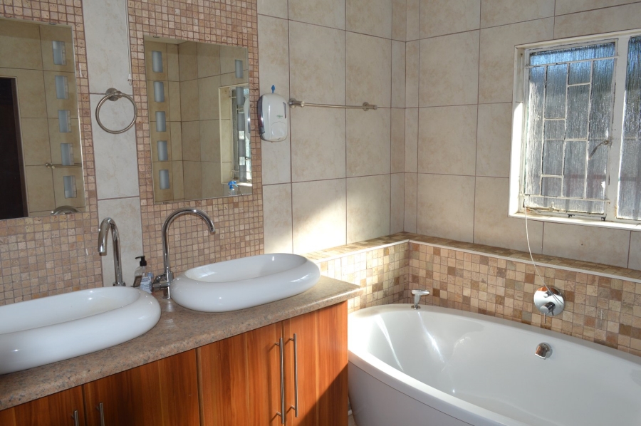 4 Bedroom Property for Sale in Flimieda North West